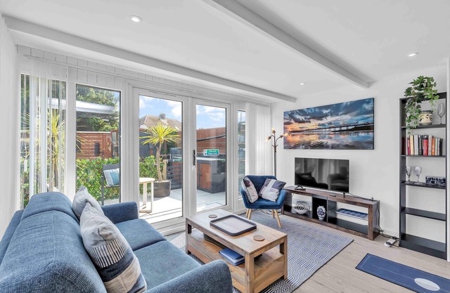 Garden Room With Parking | By My Getaways