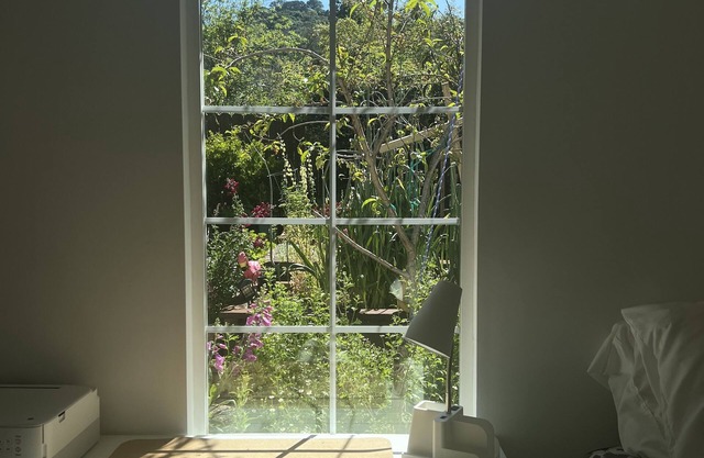 Garden Studio 5 minutes to downtown