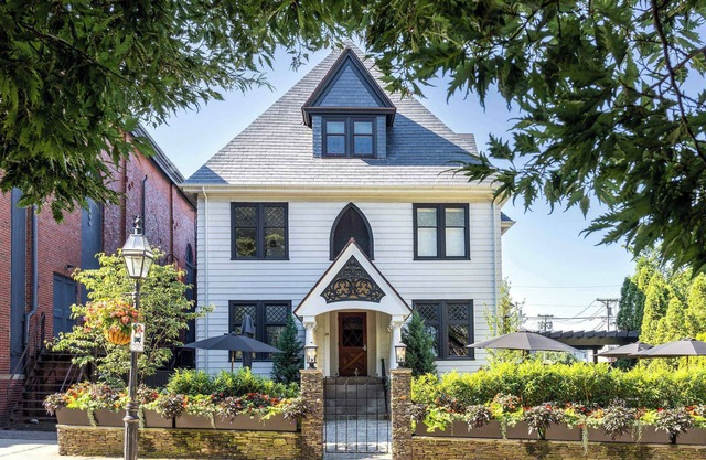 Garden Suite in Newport's Washington Square