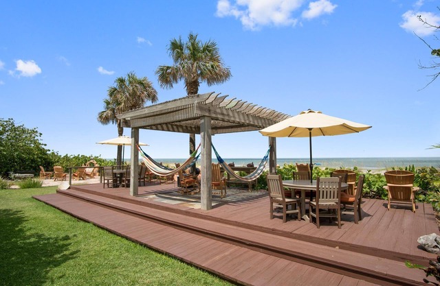 Garden View - One Bedroom King at Beach Place Guesthouses