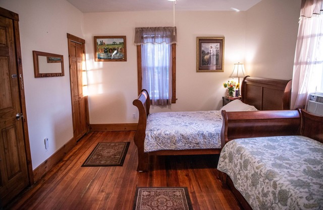 Garnet room at The Farmhouse Bed & Breakfast at Maple Bottom Farm -pet friendly