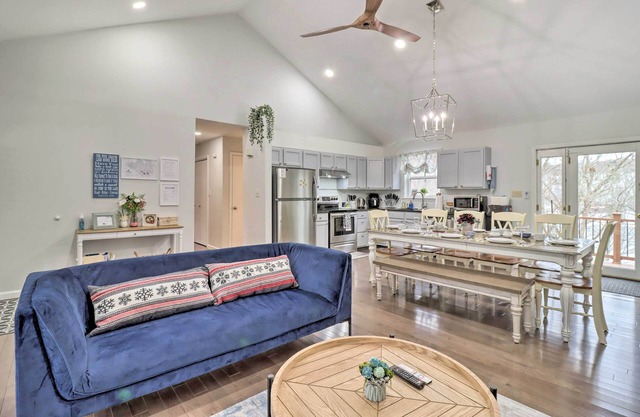 Gas Grill, Lake Access: Scenic Poconos Retreat!