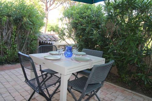 Gasjoly - Golfe de St-Tropez Studio avec cabine climatisé pour 4 personnes