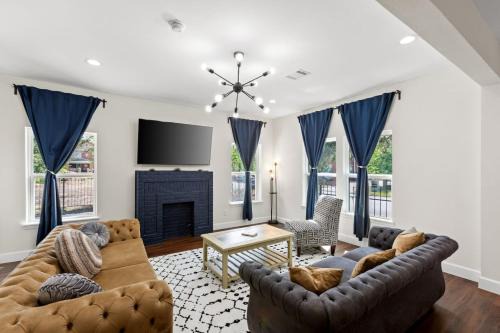 Gated 5BR Duplex Med Center Downtown NRG