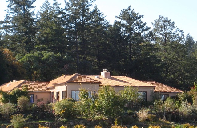 Gated and private mountaintop 30-acre Vineyard Estate, Pool, Jacuzzi, Gardens