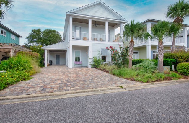 Gated Beach Community! Minutes to the BEACH! 4 Bedroom/Sleeps 14!