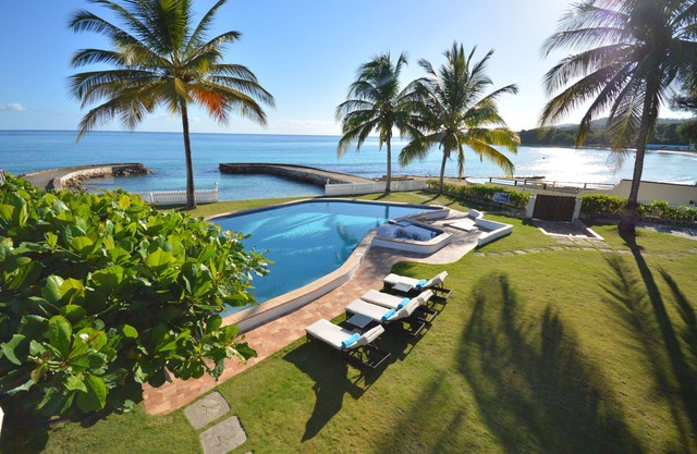 Gated, Four Bedroom, Four Bath, BEACH FRONT, SEA VIEW, Staffed