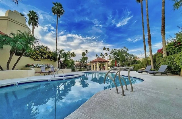 Gated - Waterfront 2 bedroom 3 bathroom-Heated pool and spa access