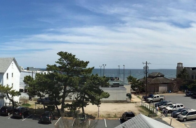 Gather The Family In The Heart Of Rehoboth Beach (Accessible)
