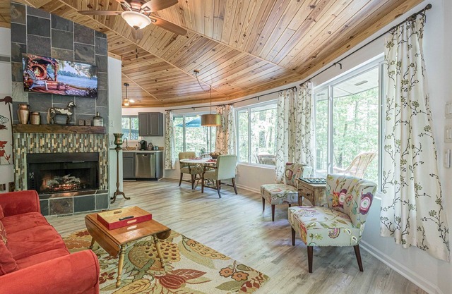 Gem - Fireplace - Forest - Relax - Wineries - Fire Pit - Grill - ROKU-Vibe-Queen