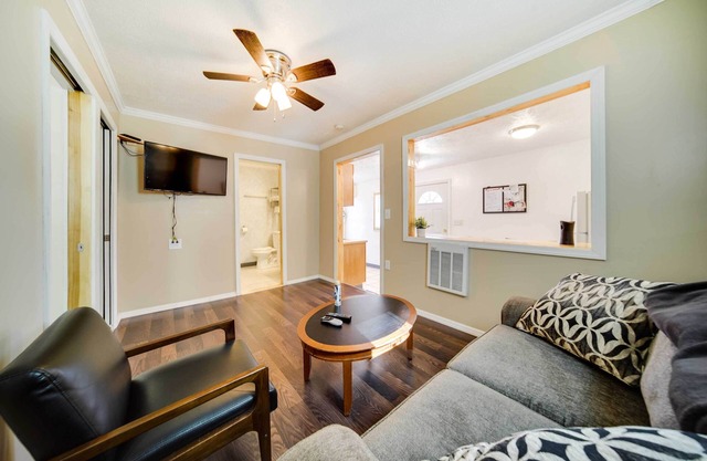 Geneva Cottage w/Patio - Walk to Park, Lake Erie!