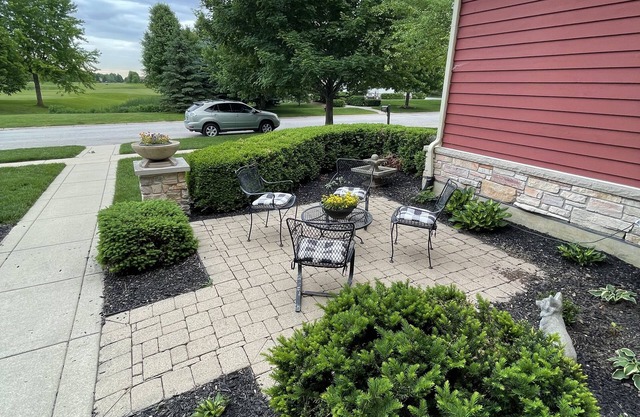 Geneva IL close to LIV GOLF Rich Harvest Gorgeous 4 bed home