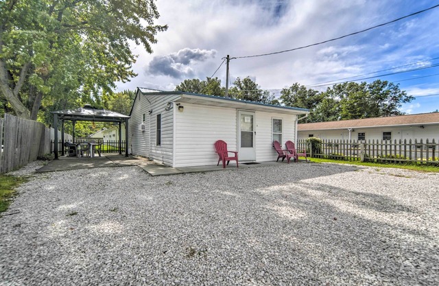 Geneva-on-the-Lake Cottage w/Patio: Walk to Shore