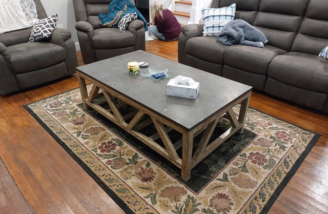 Geneva on the Lake HOT SPOT, 3 bedrooms/w loft,2 bath ,sleeps 8-10. Huge deck .
