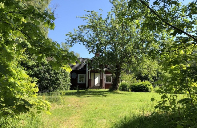 Genuine 100-year old countryside cottage with outdoor jacuzzi