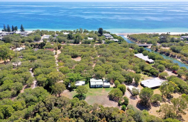 Geographe Gateway - On the Bay. Entrance to the Margaret River Wine district.