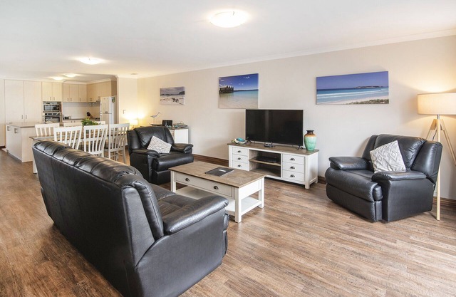 Geographe Marina Retreat- WIFI, Bikes and Kayaks