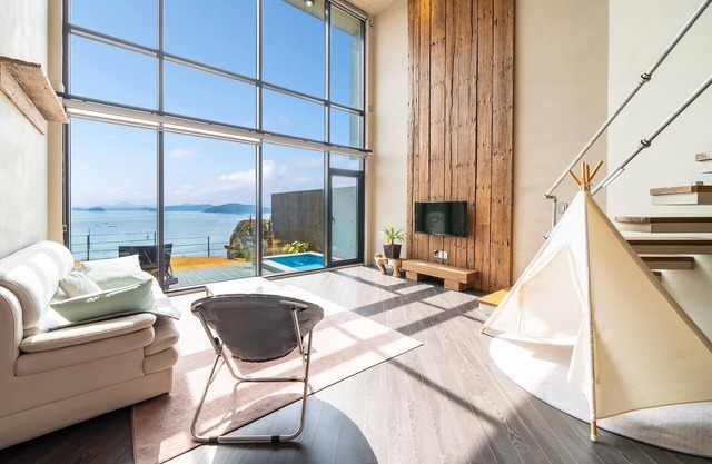 Geojedo Raonhiljo Pollvilla Pension