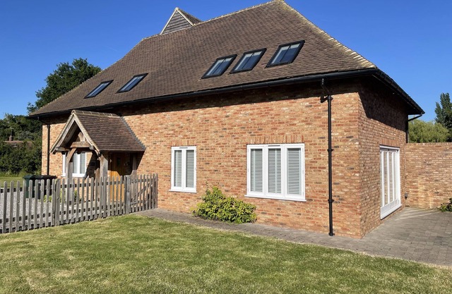George's Cottage - set in the Heart of Woodchurch Village of the Kentish Weald
