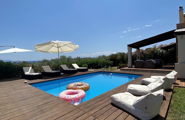 George's Villa Galaxidi, family, pool & garden!