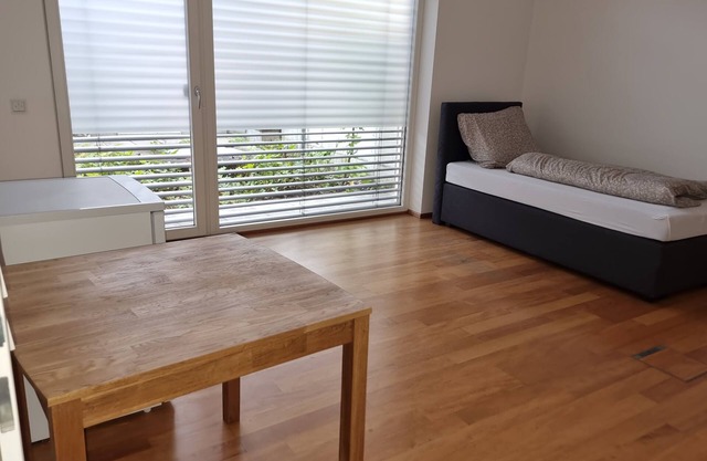 Geräu. Ground floor apartment with terrace in the village center with 8 bedrooms. 2 bathrooms and a kitchen