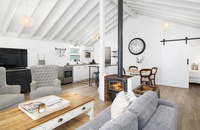 Getaway from the city and retreat to our picturesque cozy farm cottage