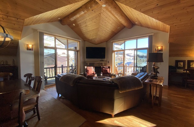 Getaway in CB with your family @ 4 bedroom Penthouse@Black Bear Lodge!