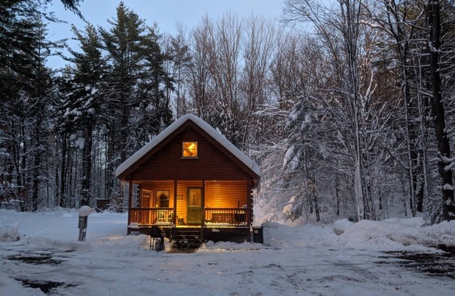 Getaway Lodge with HOT TUB