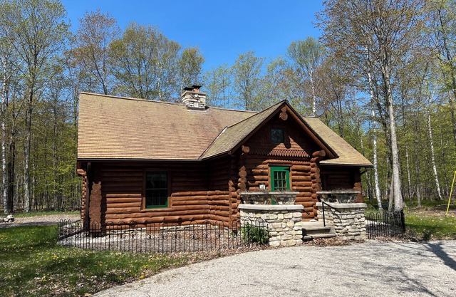 Gibby's Log Cabin Retreat