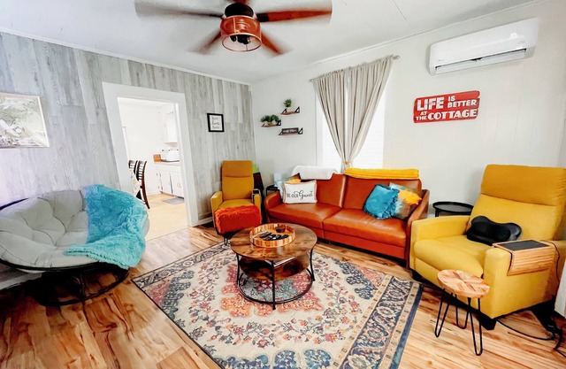 Giggling Creek Cottage: 45 Acres of Rural Bliss, BedJet, Arcades + Pet Friendly