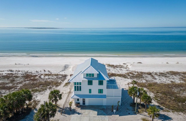 Ginger Snap: 5 BR Beachfront Home- Elevated Pool, Pet Friendly, Sleeps 20!