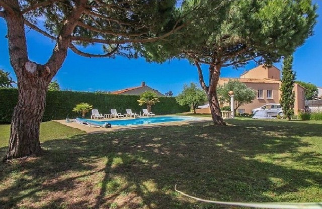 Gîte 3* private swimming pool, large garden, 300m from the beach