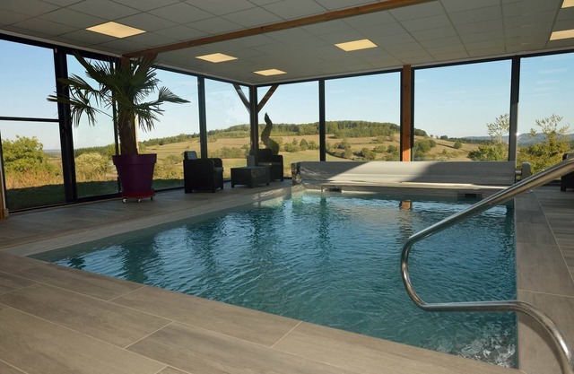 Gîte de Bellevue with indoor pool