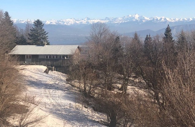 Gite de Montagne Avec vue Impressionante sur le Bassin Lemanique Face Mont Blanc