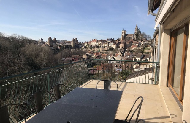 Gite du viaduc, 3-star tourist accommodation, panoramic view.