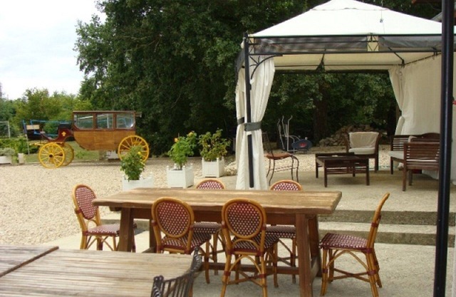 Gîte for birthdays and celebrations 1 hour from Paris sleeps 31 + room sleeps 70