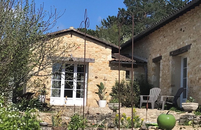 Gite La Terre, lovely Gite 35 m2, 2 Persons. Large terrace with great views