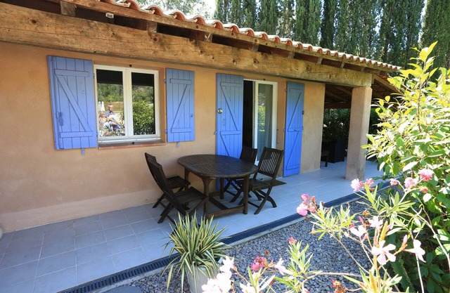 Gîte in a superb Provencal farmhouse nestled in 4300 m² of parkland