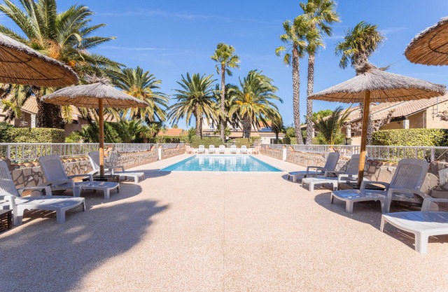 Gîte La Capelle for 7 People, with Pool
