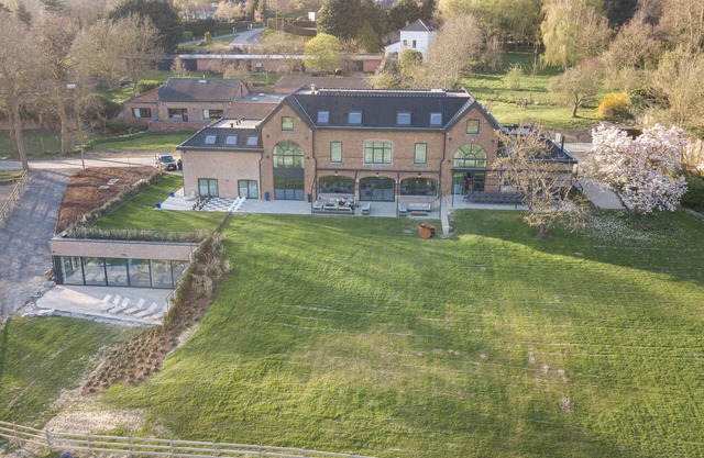 Gîte - Le Mont This upmarket space has everything to please families and friends!