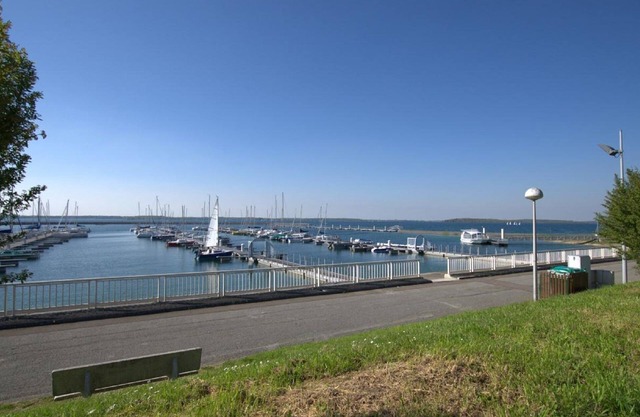 Gîte Le Port Mesnil - At the foot of the Lake and the Port