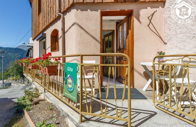Gite located 9km from Champagny en Vanoise (Paradiski ski area linked to La Plagne and les Arcs av