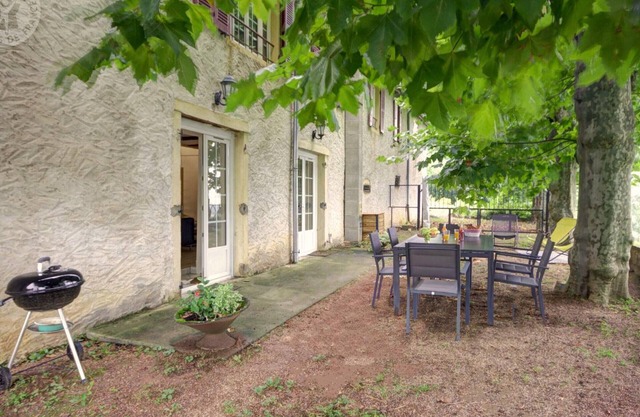 Gite Saint-Denis-de-Cabanne, 2 bedrooms, 6 persons
