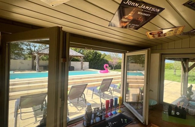 Gite sleeps 4 + option for additional child bed, NEW pool and private grounds