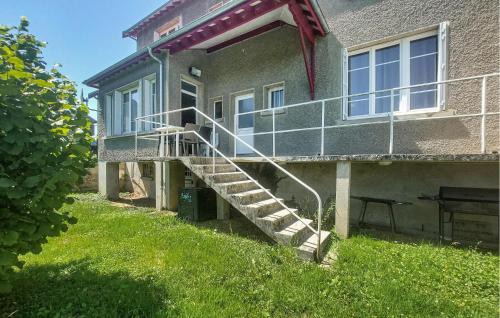 Gite Spacieux Avec Rivière