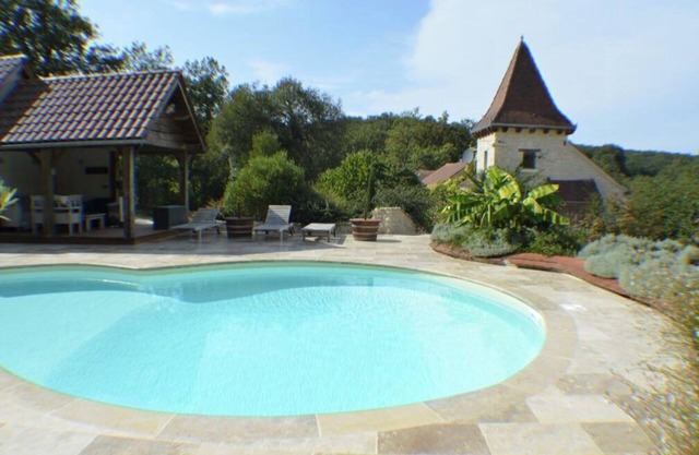 Gite with swimming pool, in a quiet bucolic setting