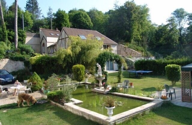 Gites between Fontainebleau forest, along the river with tennis & pool access
