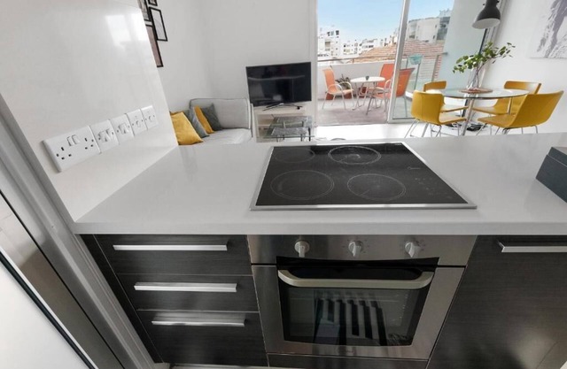 Glabur Stays - The Fabulous 2 Bedroom Apt, City Center