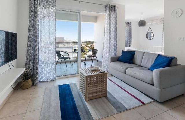 Glabur Stays - The Sunny Atelier - Nicosia City