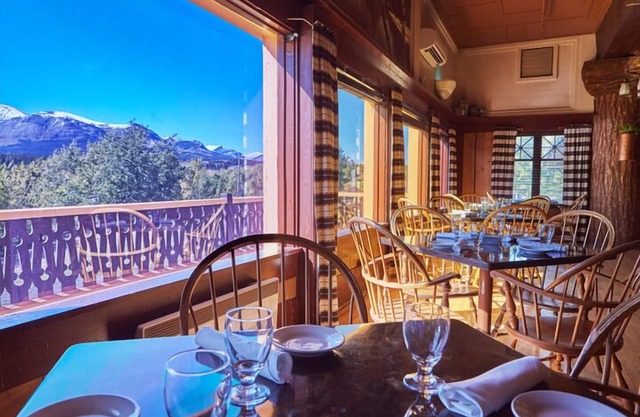Glacier Park Lodge